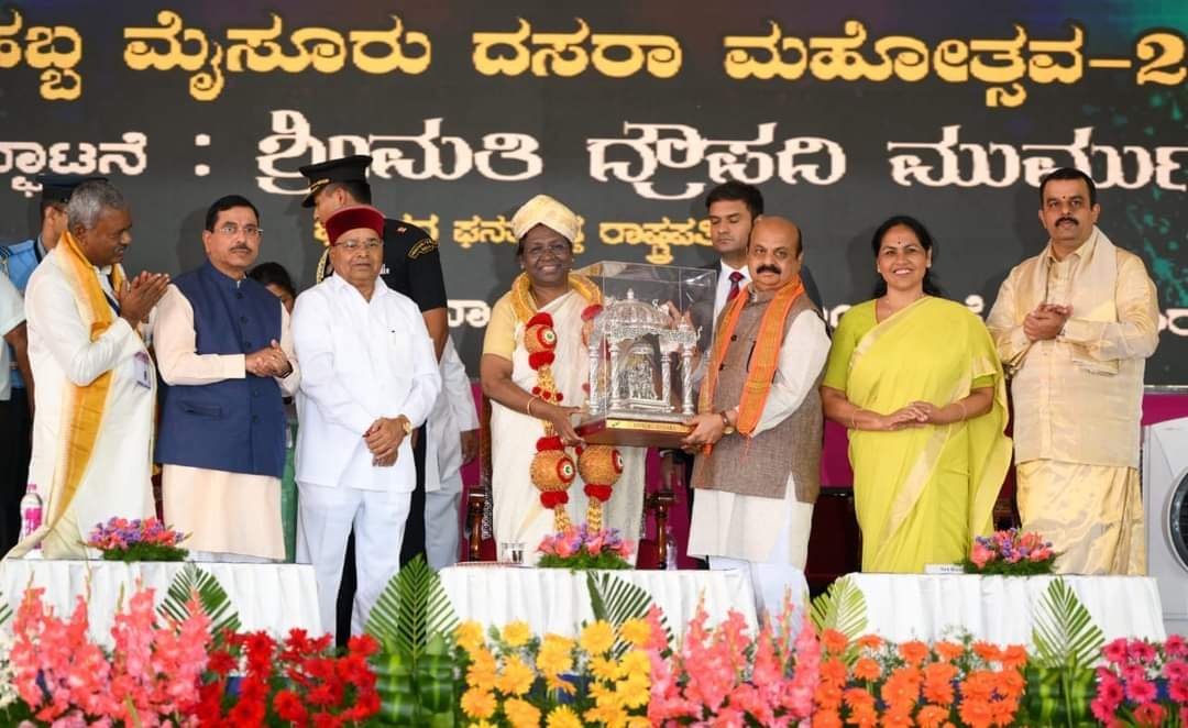 ದಸರಾ ಮಹೋತ್ಸವ 2022…ಉದ್ಘಾಟನಾ ಕಾರ್ಯಕ್ರಮದ ವೇದಿಕೆಯಲ್ಲಿ ಮೈಸೂರಿಗರಿಗೆ ಇಲ್ಲ ಸ್ಥಾನ…