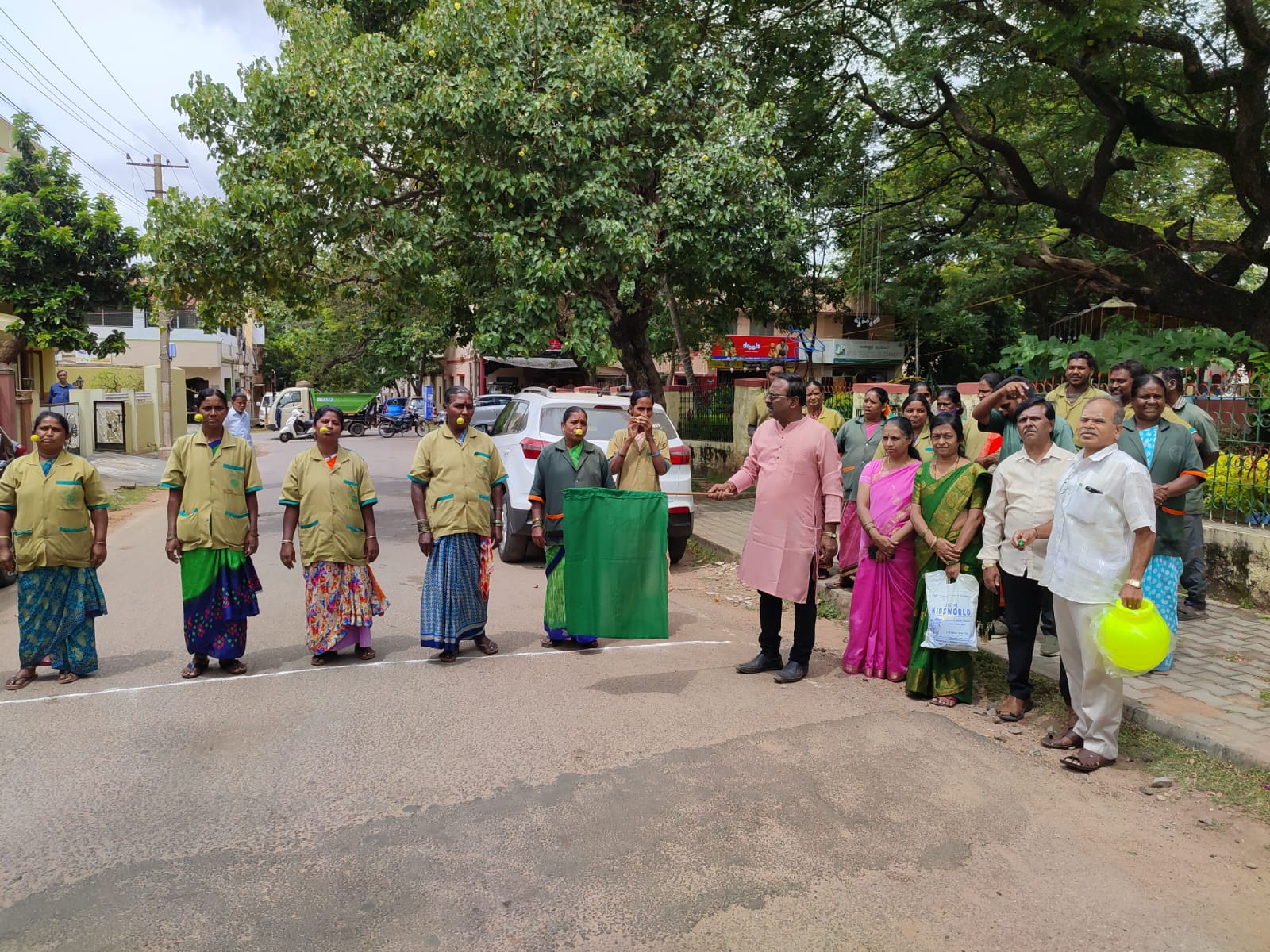 ಮನೆ ಮನೆ ದಸರಾ…ಆಟೋಟಗಳಲ್ಲಿ ಭಾಗಿಯಾದ ಪೌರಕಾರ್ಮಿಕರು…