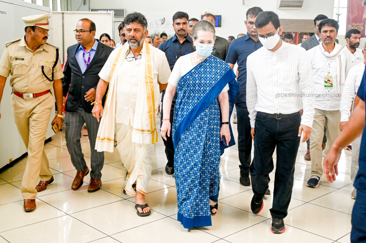 ಮೈಸೂರು ವಿಮಾನ ನಿಲ್ದಾಣದಲ್ಲಿ ಡಿ.ಕೆ. ಶಿವಕುಮಾರ್ ಅವರು ಮಾಧ್ಯಮಗಳಿಗೆ ಸೋಮವಾರ ನೀಡಿದ ಪ್ರತಿಕ್ರಿಯೆ: