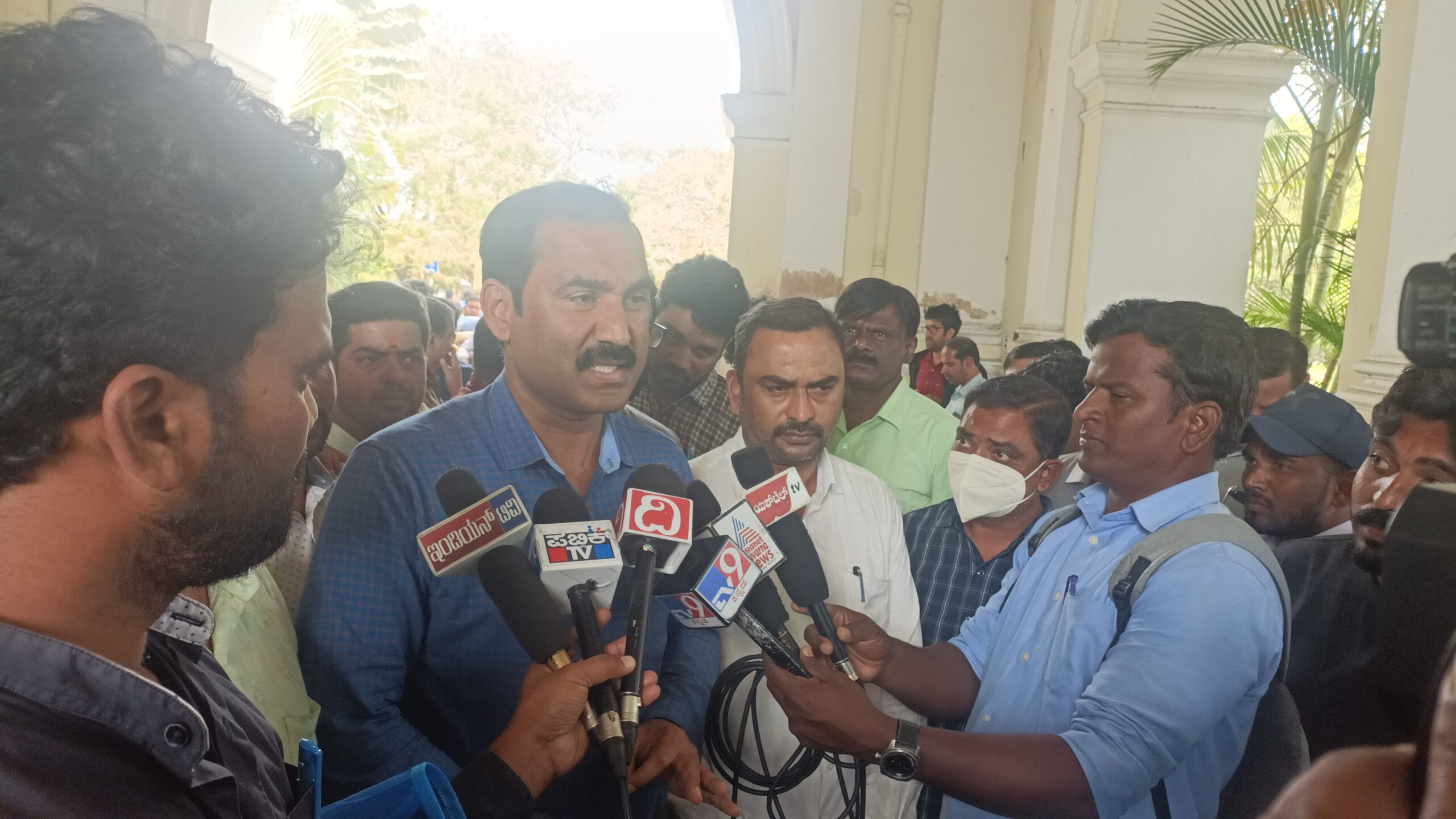 ನಕಲಿ ದಾಖಲೆ ಸೃಷ್ಟಿಸಿ ಕೋಟ್ಯಾಂತರ ಮೌಲ್ಯದ ಆಸ್ತಿ ಲಪಟಾಯಿಸಿದ ಆರೋಪ ಪ್ರಕರಣ…ತಹಸೀಲ್ದಾರ್ ಗಿರೀಶ್ ಸ್ಪಷ್ಟನೆ…