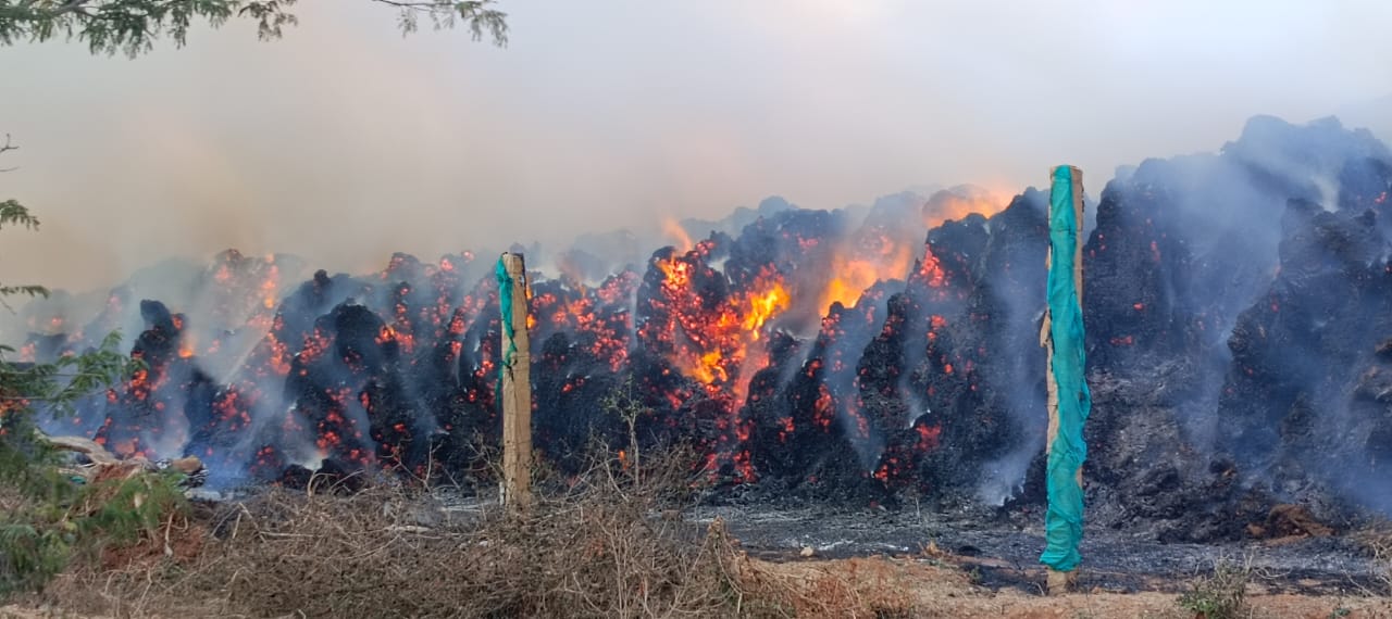 ಕಾಯರ್ ಕಾರ್ಖಾನೆಗೆ ಬೆಂಕಿ…ಒಂದು ಕೋಟಿಗೂ ಅಧಿಕ ಪದಾರ್ಥಗಳು ಸುಟ್ಟು ಭಸ್ಮ…