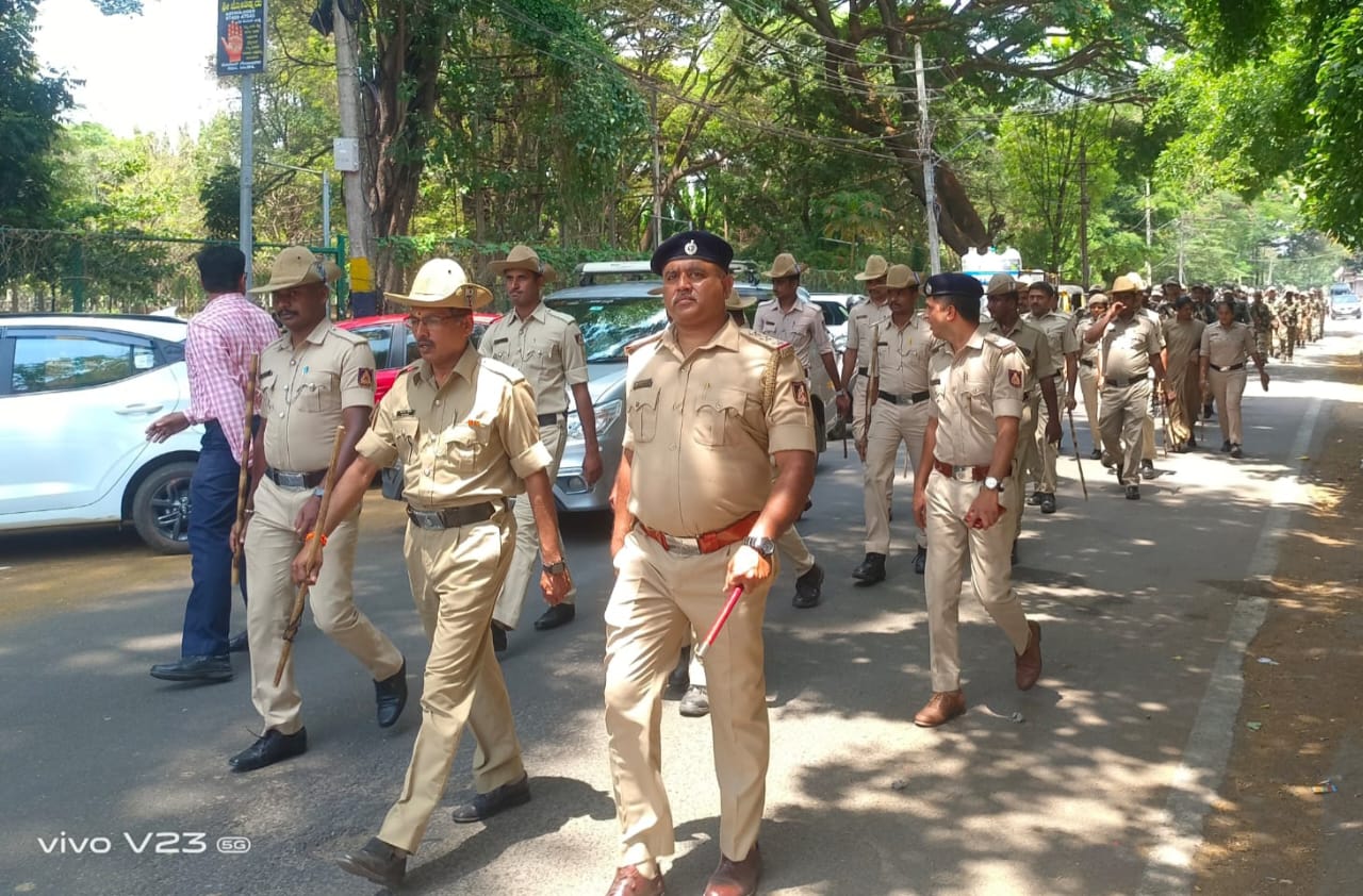 ಲಷ್ಕರ್ ಠಾಣಾ ಪೊಲೀಸರಿಂದ ಪಥಸಂಚಲನ…ಸಾರ್ವಜನಿಕರಿಗೆ ಅಭಯ…