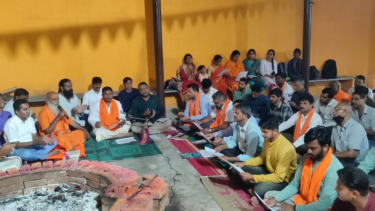 ಭಜರಂಗದಳ ನಿಷೇಧ ಪ್ರಸ್ತಾವನೆ…ಹನುಮಾನ್ ಚಾಲೀಸ ಪಠಿಸುವ ಮೂಲಕ ವಿರೋಧ…