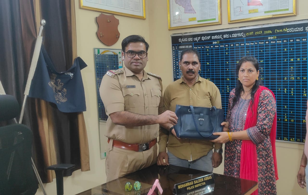 ಲಷ್ಕರ್ ಠಾಣೆ ಪೊಲೀಸರ ಮಿಂಚಿನ ಕಾರ್ಯಾಚರಣೆ…ಆಟೋದಲ್ಲಿ ಮರೆತುಹೋಗಿದ್ದ ಚಿನ್ನಾಭರಣ ಬ್ಯಾಗ್ ಮಾಲೀಕರ ವಶಕ್ಕೆ…
