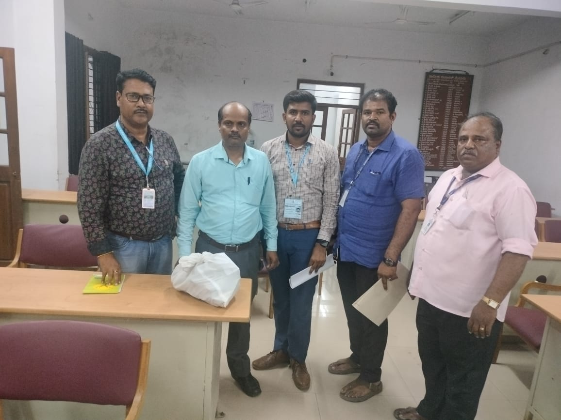 ಹಾರೋಹಳ್ಳಿ ಚೆಕ್ ಪೋಸ್ಟ್ ನಲ್ಲಿ 9.53 ಲಕ್ಷ ವಶ…