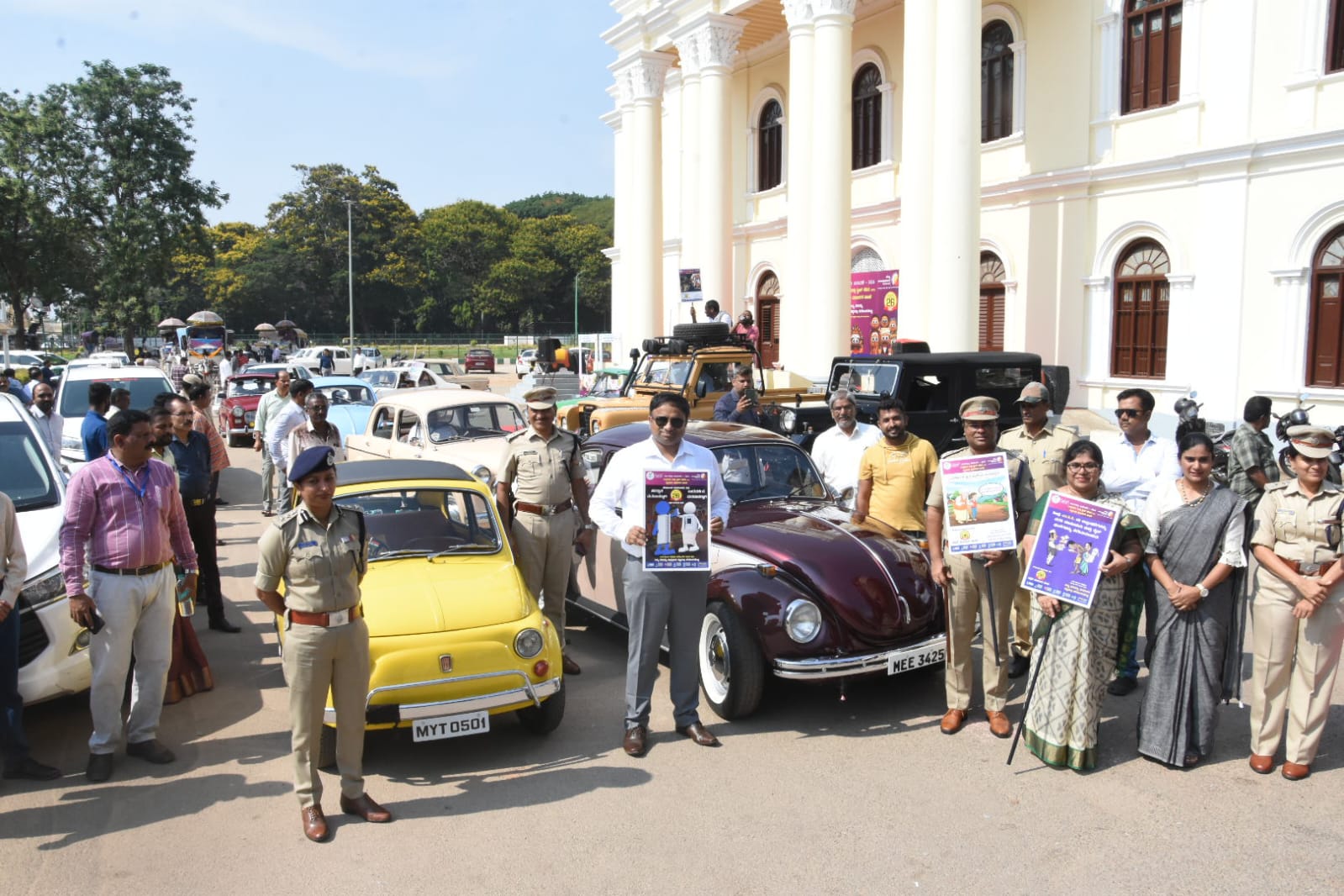 ವಿಂಟೇಜ್ ಕಾರ್ ರಾಲಿ ಮೂಲಕ ಮತದಾನ ಜಾಗೃತಿ ಕಾರ್ಯಕ್ರಮ…ಜಿಲ್ಲಾಧಿಕಾರಿಗಳಿಂದ ಚಾಲನೆ…