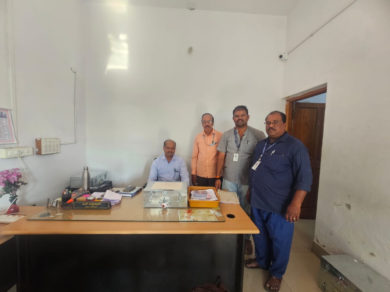 ಮೈಸೂರು-ಬೆಂಗಳೂರು ಹೆದ್ದಾರಿ ಚೆಕ್ ಪೋಸ್ಟ್ ನಲ್ಲಿ ಒಂದು ಲಕ್ಷ ಸೀಜ್…