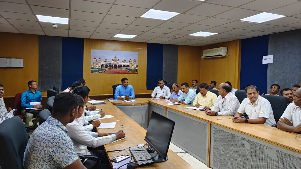 ಅಂಚೆ ಮತದಾನ ಕುರಿತು ಅಧಿಕಾರಿಗಳೊಂದಿಗೆ ಜಿಲ್ಲಾಧಿಕಾರಿಗಳ ಸಭೆ…