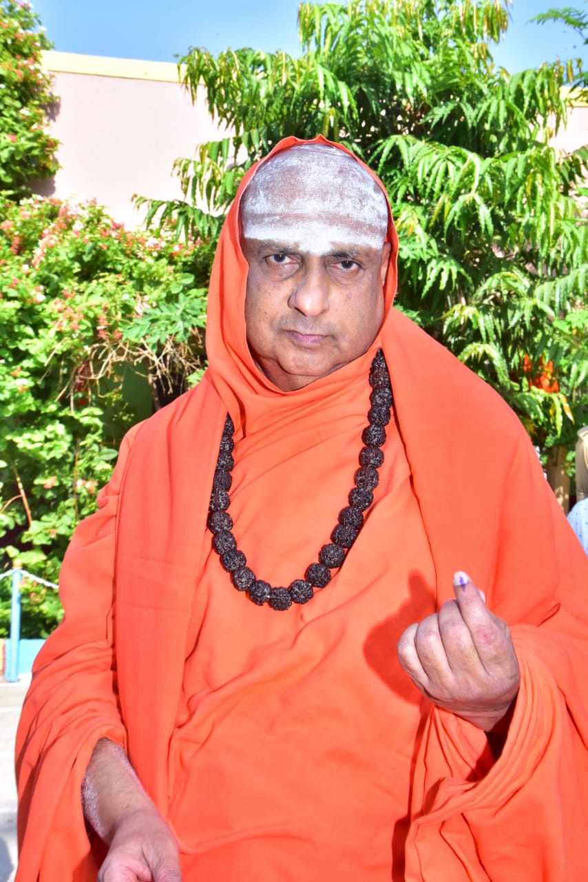 ಸುತ್ತೂರು ಶ್ರೀಗಳಿಂದ ಮತದಾನ…ಕಡ್ಡಾಯವಾಗಿ ಮತ ಚಲಾಯಿಸುವಂತೆ ಕರೆ…