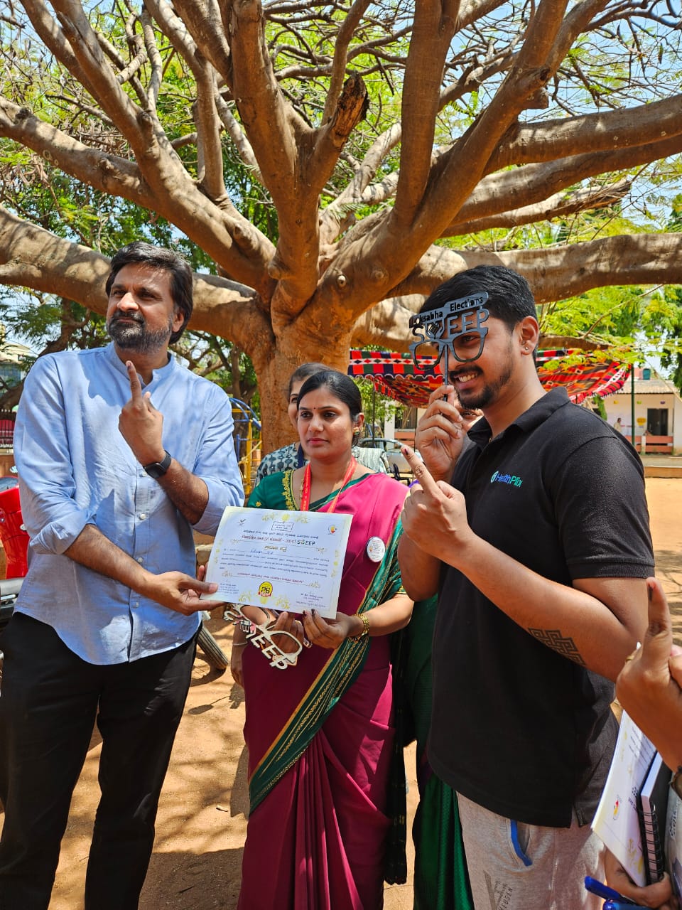 ಚುನಾವಣೆ ರಾಯಭಾರಿ ಹಾಗೂ ಹಿರಿಯ ಕ್ರಿಕೆಟ್ ಆಟಗಾರ ಜವಾಗಲ್ ಶ್ರೀನಾಥ್ ಮತದಾನ…