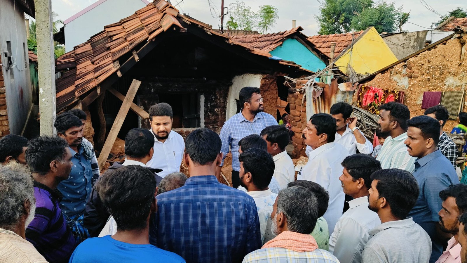 ಮಳೆಹಾನಿ ಪ್ರದೇಶಗಳಿಗೆ ಭೇಟಿ ನೀಡಿದ ದರ್ಶನ್ ಧೃವನಾರಾಯಣ್…ನಿವಾಸಿಗಳಿಗೆ ಆತ್ಮಸ್ಥೈರ್ಯ ತುಂಬಿದ ಶಾಸಕ…