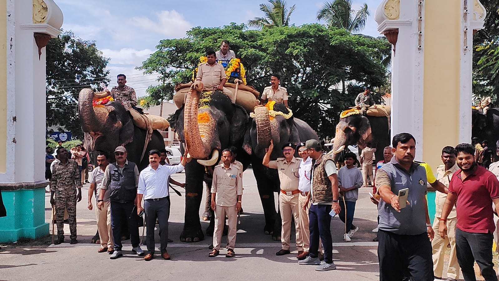 ಗಜಪಡೆಗೆ ಭಾರ ಹೊರುವ ತಾಲೀಮು…600 ಕೆಜಿ ಮರಳು ಮೂಟೆ ಹೊತ್ತು ಸಾಗಿದ ಅಭಿಮನ್ಯು…