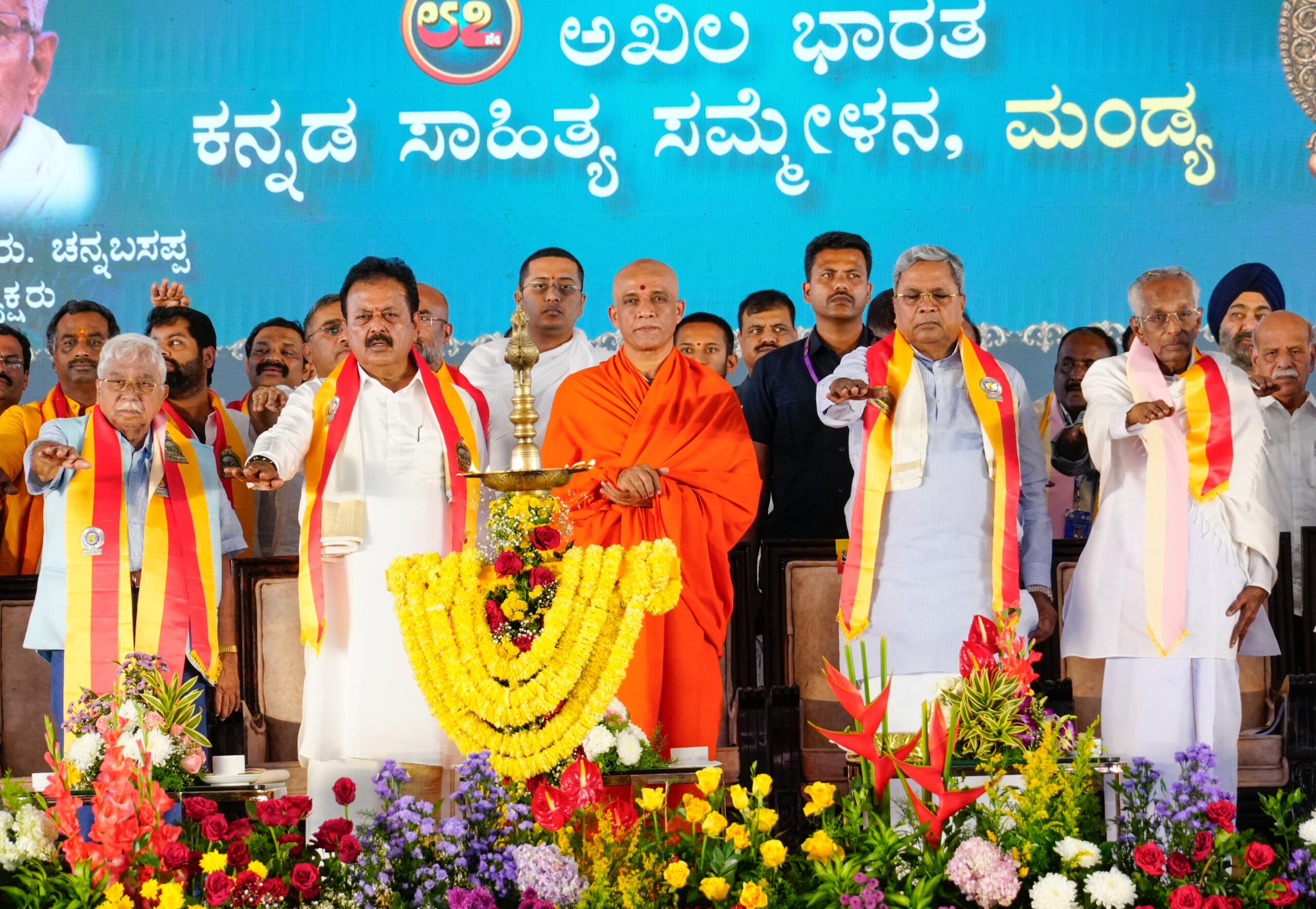 ಸರೋಜಿನಿ ಮಹಿಷಿ ವರದಿ ಶೀಘ್ರ ಅನುಷ್ಠಾನವಾಗಲಿ…87ನೇ ಅಖಿಲ ಭಾರತ ಕನ್ನಡ ಸಾಹಿತ್ಯ ಸಮ್ಮೇಳನದಲ್ಲಿ ಅಧ್ಯಕ್ಷ ಗೊ.ರು.ಚನ್ನಬಸಪ್ಪ ಆಗ್ರಹ…