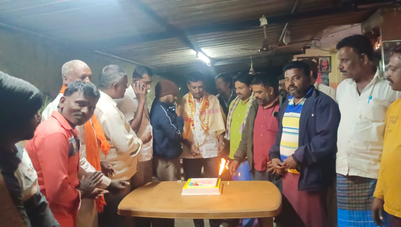 ಠಾಣೆ ಕ್ಯಾಂಟೀನ್ ನಲ್ಲಿ ಬರ್ತ್ ಡೇ ಪಾರ್ಟಿ…ದುರುಪಯೋಗವಾಗುತ್ತಿದ್ರೂ ಕೇಳುವವರಿಲ್ಲ…!!