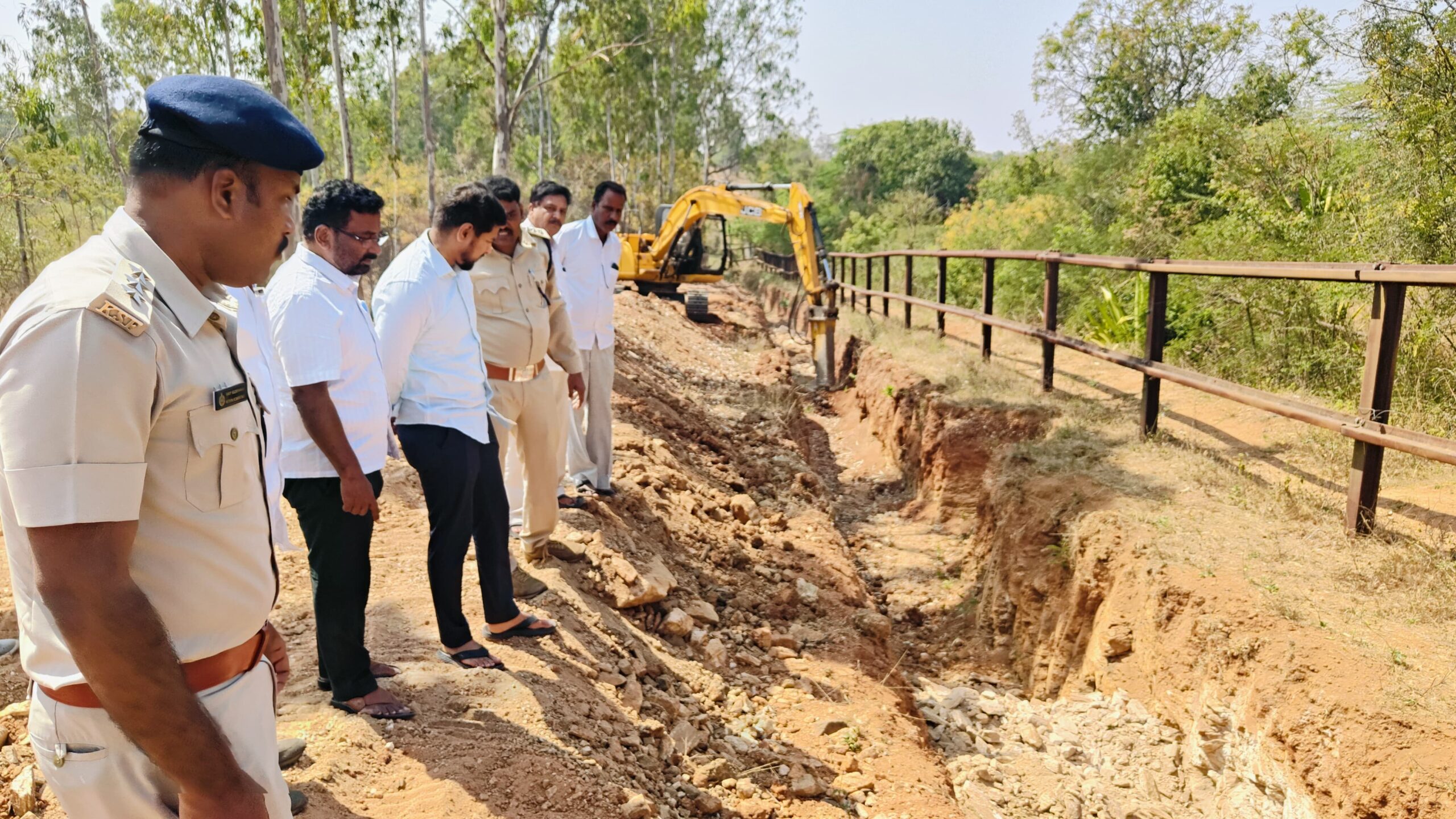 ಆನೆ ಕಂದಕ,ರೈಲ್ವೆ ಕಂಬಿ ನಿರ್ಮಾಣ ಕಾರ್ಯಕ್ಕೆ ಶಾಸಕ ದರ್ಶನ್ ಧೃವನಾರಾಯಣ್ ಚಾಲನೆ…11.70 ಕೋಟಿ ವೆಚ್ಚದಲ್ಲಿ ನಿರ್ಮಾಣ…ಮಾನವ ಮತ್ತು ಪ್ರಾಣಿ ಸಂಘರ್ಷಕ್ಕೆ ಬೀಳಲಿದೆ ಬ್ರೇಕ್…