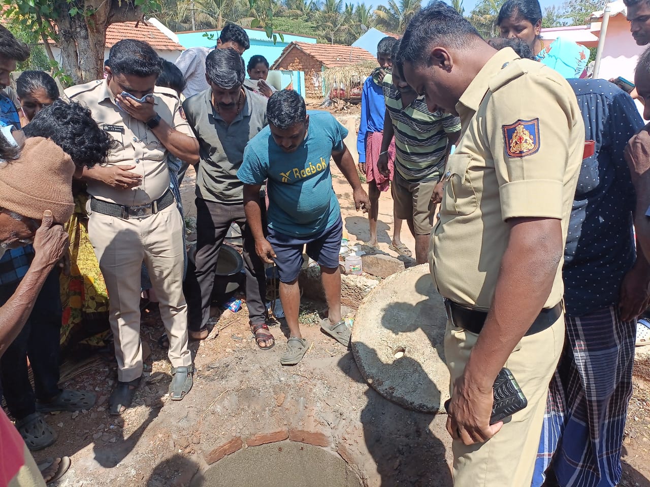 ಶೌಚಾಲಯ ಗುಂಡಿಯಲ್ಲಿ ಮನುಷ್ಯನ ಬುರುಡೆ,ಮೂಳೆಗಳು ಪತ್ತೆ…ಪೊಲೀಸರು ದೌಡು…