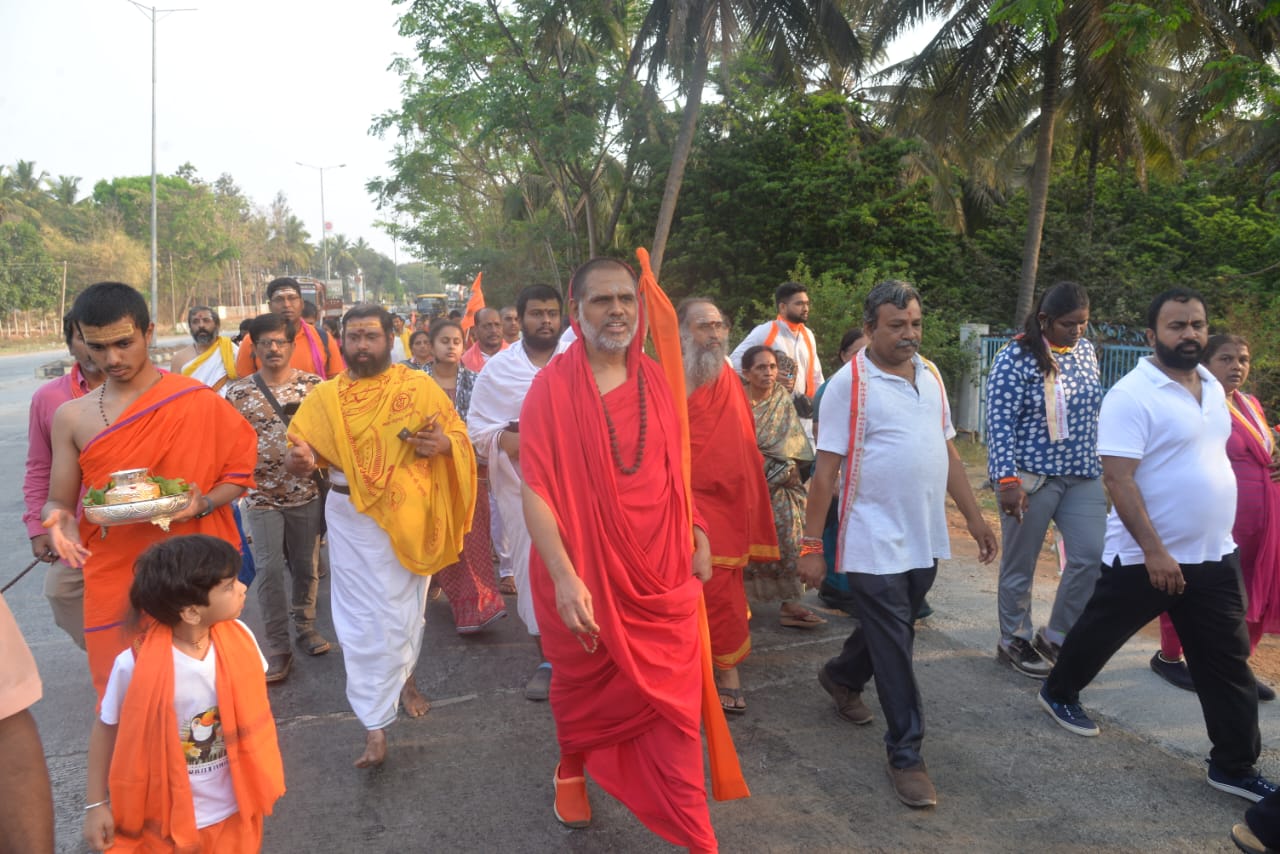ಶ್ರೀ ದತ್ತ ವಿಜಯಾನಂದ ಸ್ವಾಮೀಜಿ ಯವರಿಂದ ಪಾದಯಾತ್ರೆ…ಉತ್ತಮ ಆರೋಗ್ಯಕ್ಕಾಗಿ ನಡಿಗೆ…