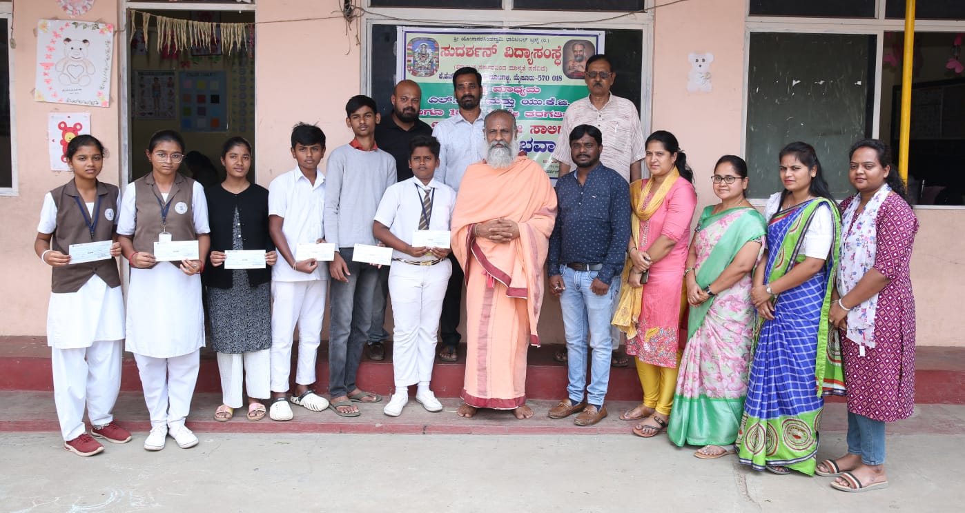 ಸುದರ್ಶನ್ ವಿದ್ಯಾಸಂಸ್ಥೆ ವಿಧ್ಯಾರ್ಥಿಗಳಿಗೆ ವಿಧ್ಯಾರ್ಥಿ ವೇತನ ವಿತರಣೆ…