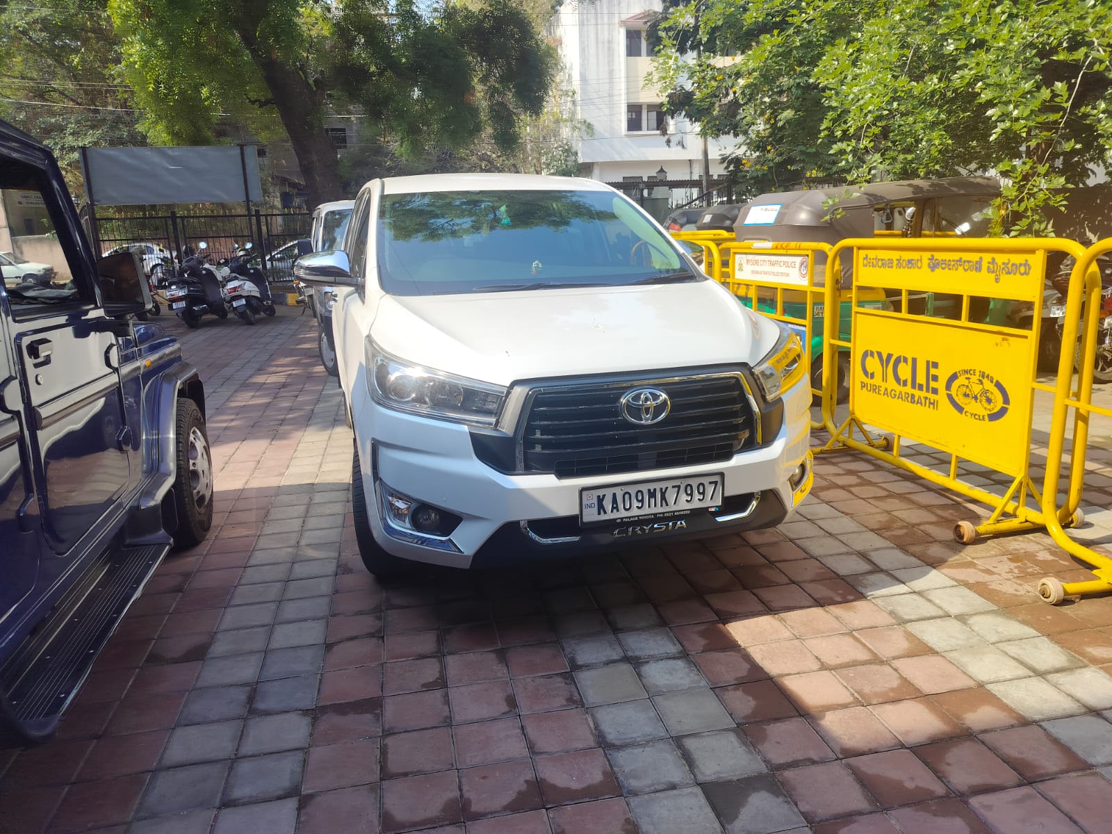 ಪೊಲೀಸ್ ಪೇದೆ ಮೇಲೆ ಹಲ್ಲೆ…ಕಾರ್ ನಿಲ್ಲಿಸಬೇಡ ತೆಗಿ ಎಂದಿದ್ದೇ ತಪ್ಪಾಯ್ತು…ಯುವಕನ ವಿರುದ್ದ FIR…