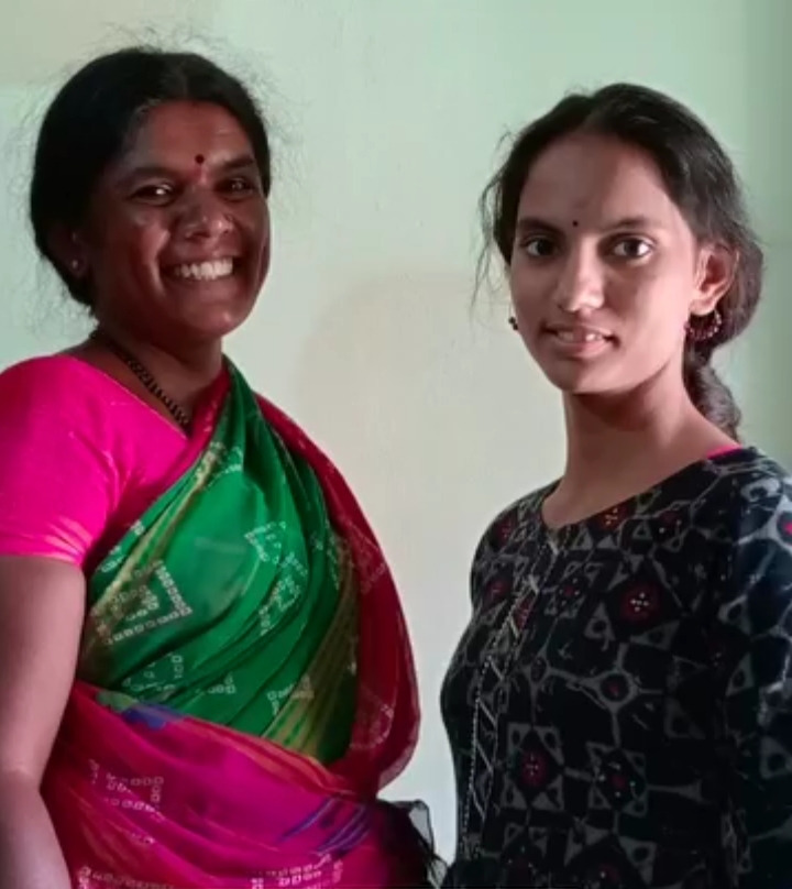 ವರದಕ್ಷಿಣೆ ಕಿರುಕುಳ…ಪತ್ನಿ ಮಗಳು ನೇಣುಬಿಗಿದ ಸ್ಥಿತಿಯಲ್ಲಿ ಪತ್ತೆ…ಗಂಡನ ಮೇಲೆ ಗ್ರಾಮಸ್ಥರಿಂದಲೇ ಕೊಲೆ ಆರೋಪ…