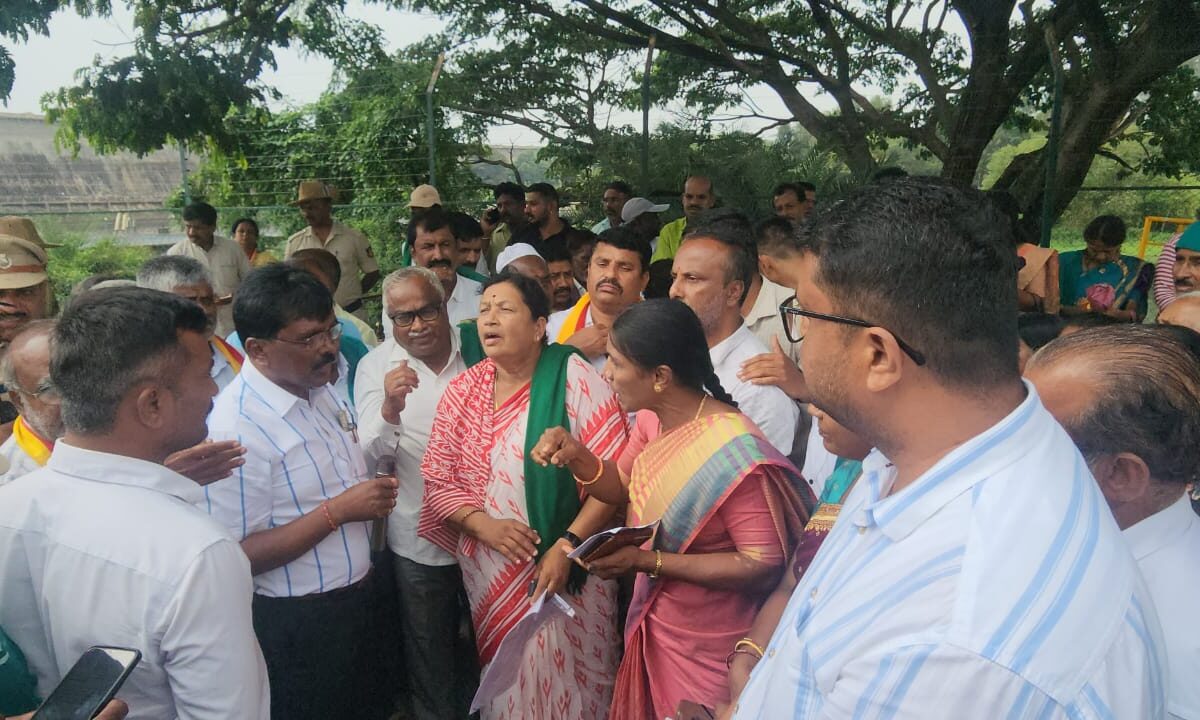 ಕಾವೇರಿ ಆರತಿ,ಅಮ್ಯೂಸ್ ಮೆಂಟ್ ಪಾರ್ಕ್ ಗೆ ವಿರೋಧ…ರೈತರ ಪ್ರತಿಭಟನೆ…