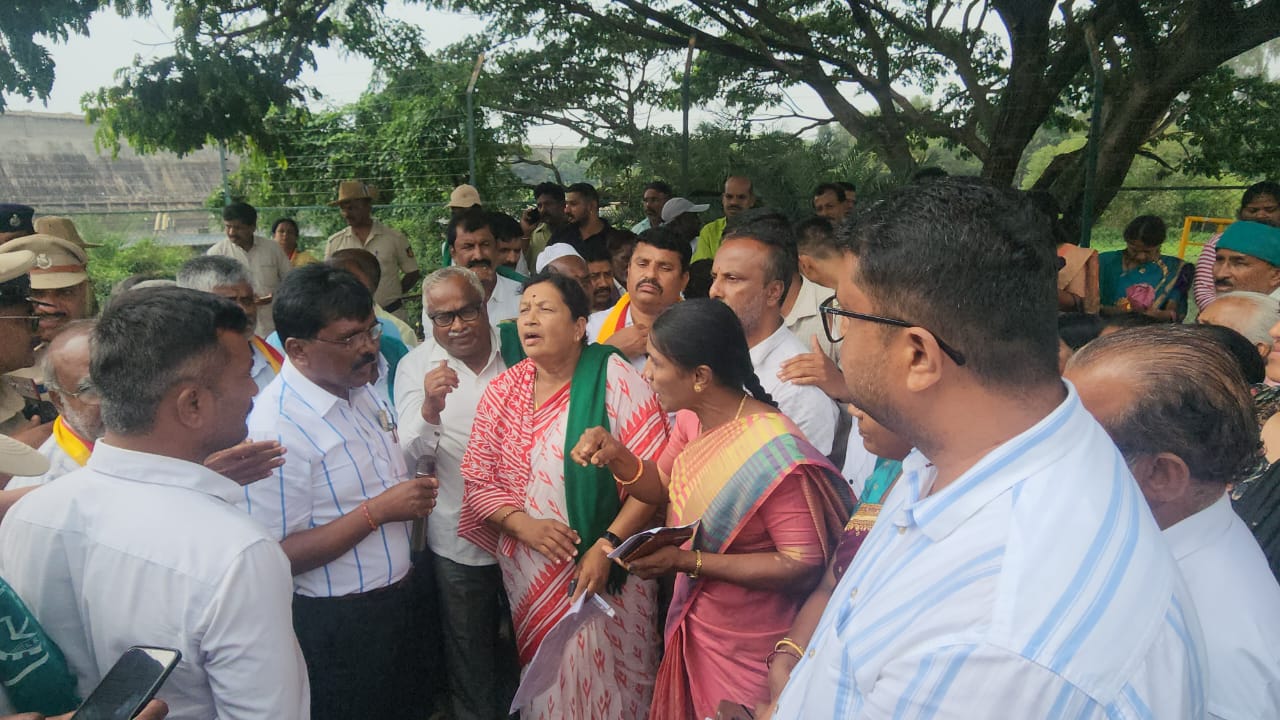 ಕಾವೇರಿ ಆರತಿ,ಅಮ್ಯೂಸ್ ಮೆಂಟ್ ಪಾರ್ಕ್ ಗೆ ವಿರೋಧ…ರೈತರ ಪ್ರತಿಭಟನೆ…