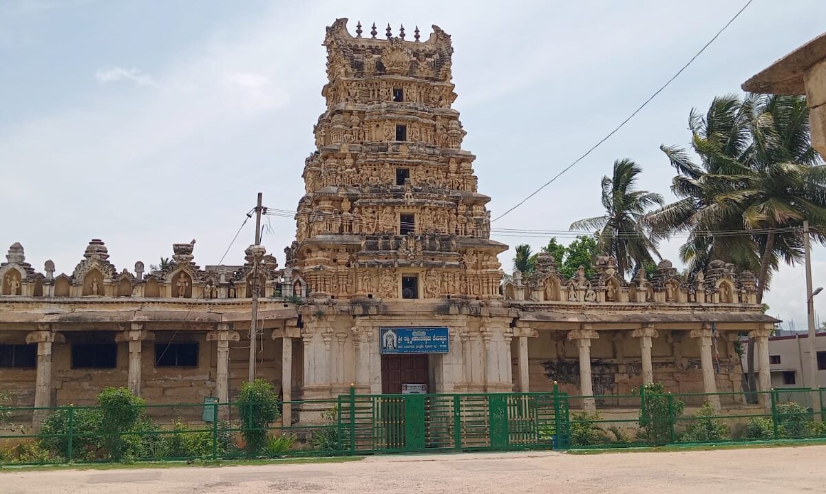 ನಿರ್ಲಕ್ಷ್ಯಕ್ಕೆ ಒಳಗಾದ ಕಳಲೆ ಲಕ್ಷ್ಮಿಕಾಂತ ದೇವಸ್ಥಾನ…ಶತಮಾನಗಳ ಇತಿಹಾಸವಿರುವ ದೇವಾಲಯಕ್ಕೆ ಬೇಕಿದೆ ಕಾಯಕಲ್ಪ…