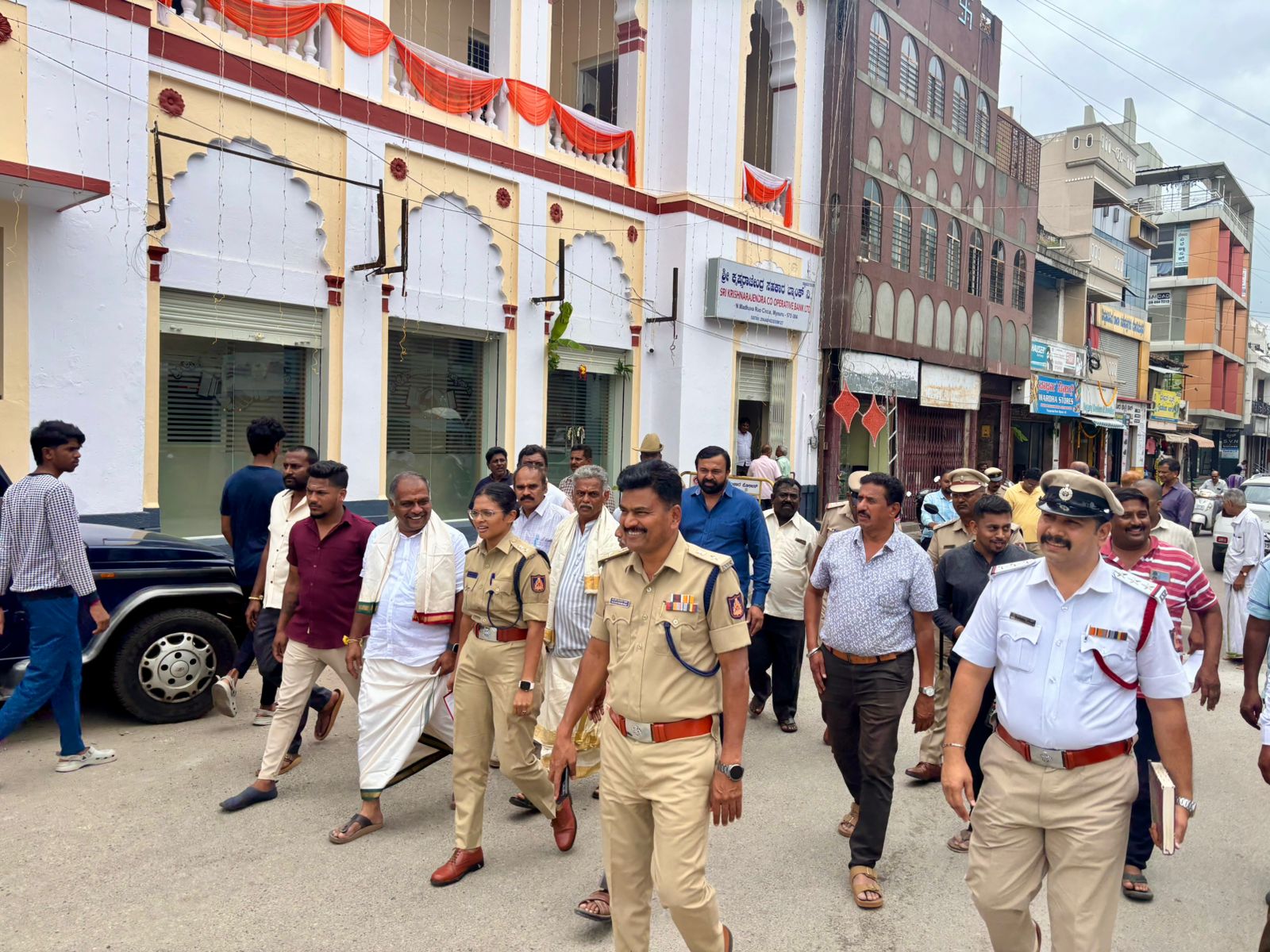 ನಾಳೆ ಕೆ.ಆರ್.ಬ್ಯಾಂಕ್ ನವೀಕೃತ ಕಟ್ಟಡ ಉದ್ಘಾಟನೆ…ಸಿಎಂ ಆಗಮನ ಹಿನ್ನಲೆ…ಪೊಲೀಸ್ ಅಧಿಕಾರಿಗಳಿಂದ ಪರಿಶೀಲನೆ…