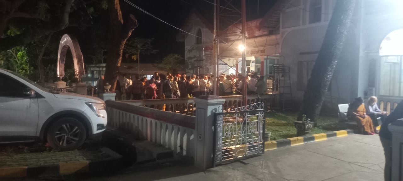 ಸಂಚಾರಿ ನಿಯಮ ಉಲ್ಲಂಘನೆ ದಂಡ ಪಾವತಿಸಲು ಇಂದು ಕೊನೆ ದಿನ…ಠಾಣೆಗೆ ಮುಗಿಬಿದ್ದ ಜನ…ಗಡುವು ವಿಸ್ತರಣೆಗೆ ಮನವಿ…