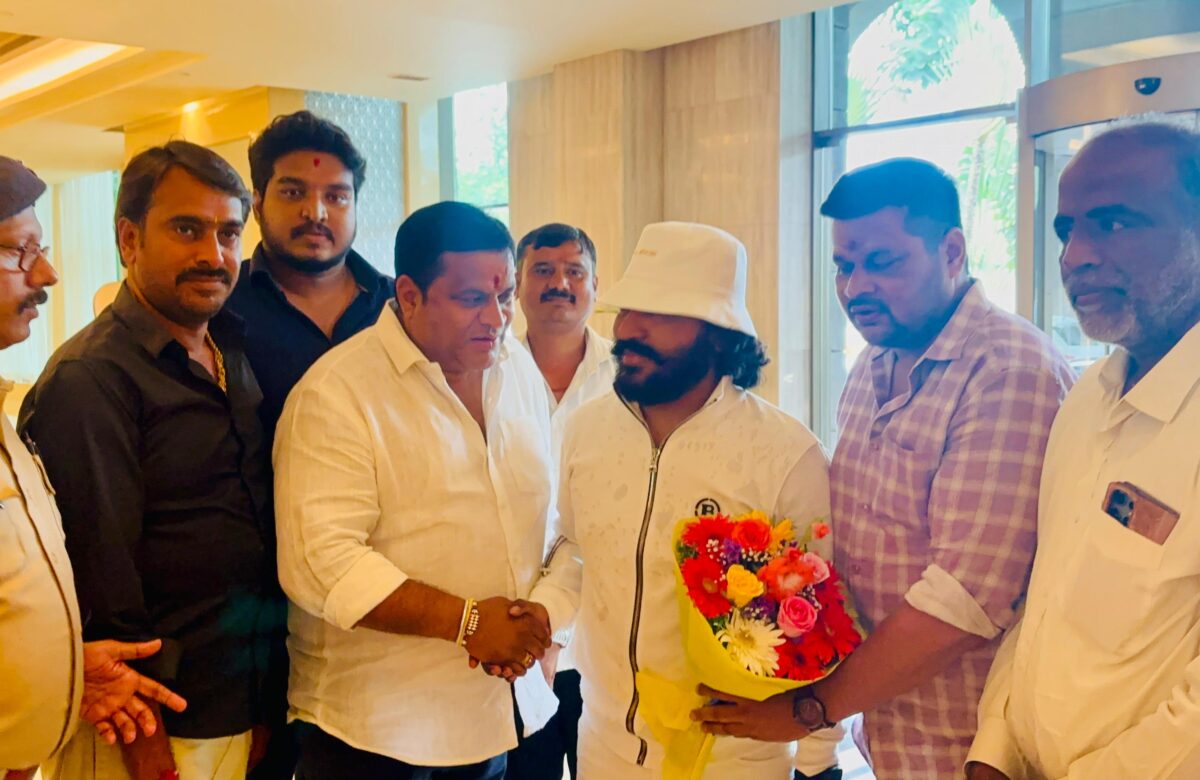 ಯುವ ದಸರಾ ಉದ್ಘಾಟಿಸಲು ಮೈಸೂರಿಗೆ ಆಗಮಿಸಿದ ಸಂಗೀತ ನಿರ್ದೇಶಕ ಅರ್ಜುನ್ ಜನ್ಯ…