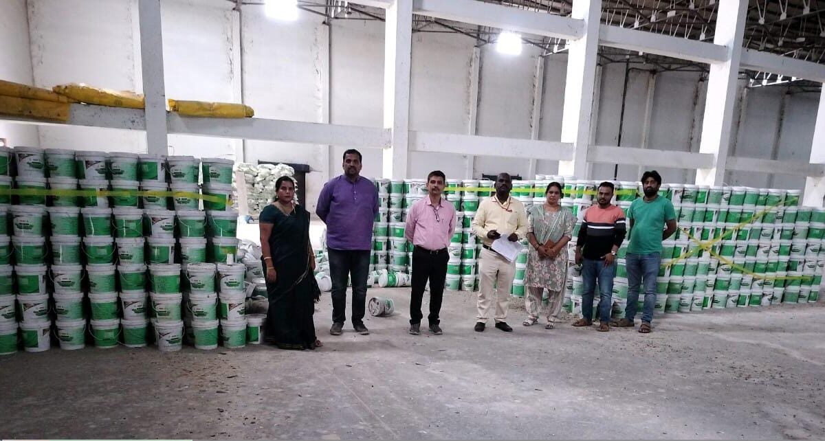 ಪರವಾನಿಗೆ ಇಲ್ಲದೆ ಶೇಖರಿಸಿದ್ದ 49.6 ರಸಗೂಬ್ಬರ ಜಪ್ತಿ ಮಾಡಿದ ಕೃಷಿ ಅಧಿಕಾರಿಗಳು