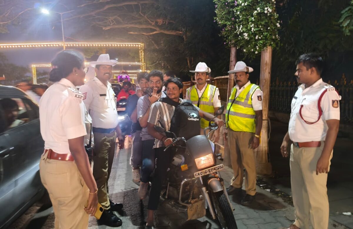 ಮೈಸೂರು ಪೊಲೀಸ್ ಅಲರ್ಟ್…ರೌಡಿ ಪ್ರತಿಬಂಧಕ ದಳದಿಂದ ವಿಶೇಷ ಕಾರ್ಯಾಚರಣೆ…ಕಾನೂನು ಬಾಹಿರ ಚಟುವಟಿಕೆಗೆ ಬ್ರೇಕ್…400 ಕ್ಕೂ ಹೆಚ್ಚು ಪ್ರಕರಣ ದಾಖಲು…