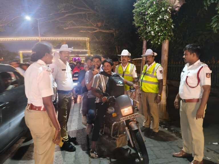 ಮೈಸೂರು ಪೊಲೀಸ್ ಅಲರ್ಟ್…ರೌಡಿ ಪ್ರತಿಬಂಧಕ ದಳದಿಂದ ವಿಶೇಷ ಕಾರ್ಯಾಚರಣೆ…ಕಾನೂನು ಬಾಹಿರ ಚಟುವಟಿಕೆಗೆ ಬ್ರೇಕ್…400 ಕ್ಕೂ ಹೆಚ್ಚು ಪ್ರಕರಣ ದಾಖಲು…