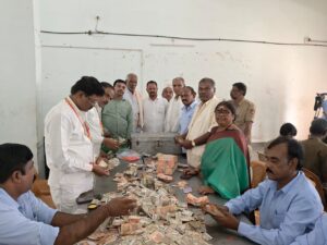 ಮಲೆ ಮಹದೇಶ್ವರ ಬೆಟ್ಟದ ದೇವಾಲಯದಲ್ಲಿ ಹುಂಡಿ ಎಣಿಕೆ ಕಾರ್ಯ…2.27 ಕೋಟಿ ಸಂಗ್ರಹ…ನಿಷೇಧಿತ 2000 ಮುಖಬೆಲೆಯ ನೋಟುಗಳು ಪತ್ತೆ…