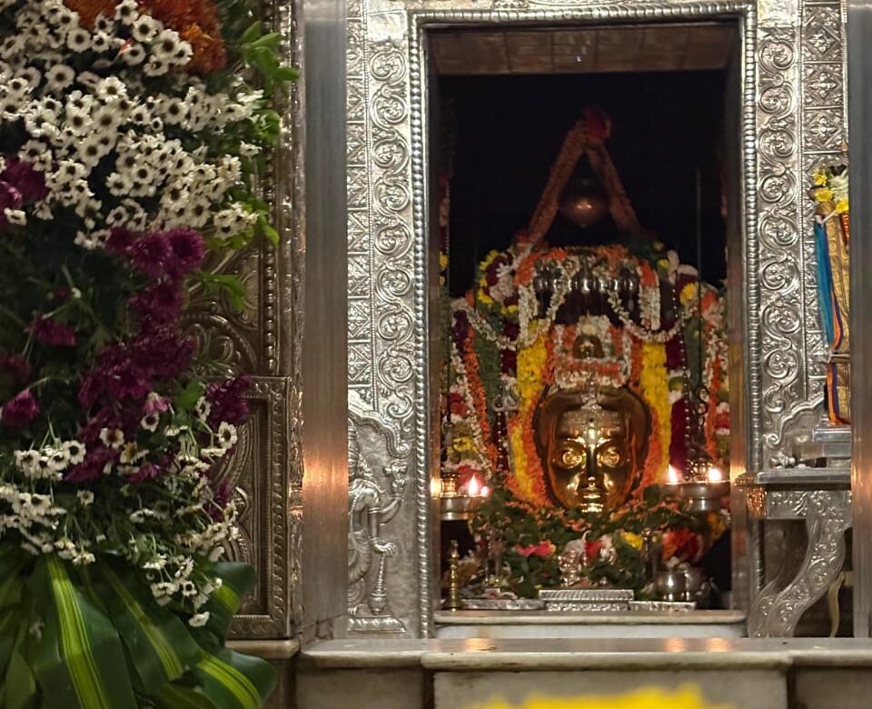 ಮಲೆ ಮಾದಪ್ಪನ ಬೆಟ್ಟದಲ್ಲಿ ದೀಪಾವಳಿ ಜಾತ್ರಾ ಮಹೋತ್ಸವದ ಮಹಾ ರಥೋತ್ಸವ ಲಕ್ಷಾಂತರ ಭಕ್ತರ ಸಮ್ಮುಖದಲ್ಲಿ ಜರುಗಿತು.