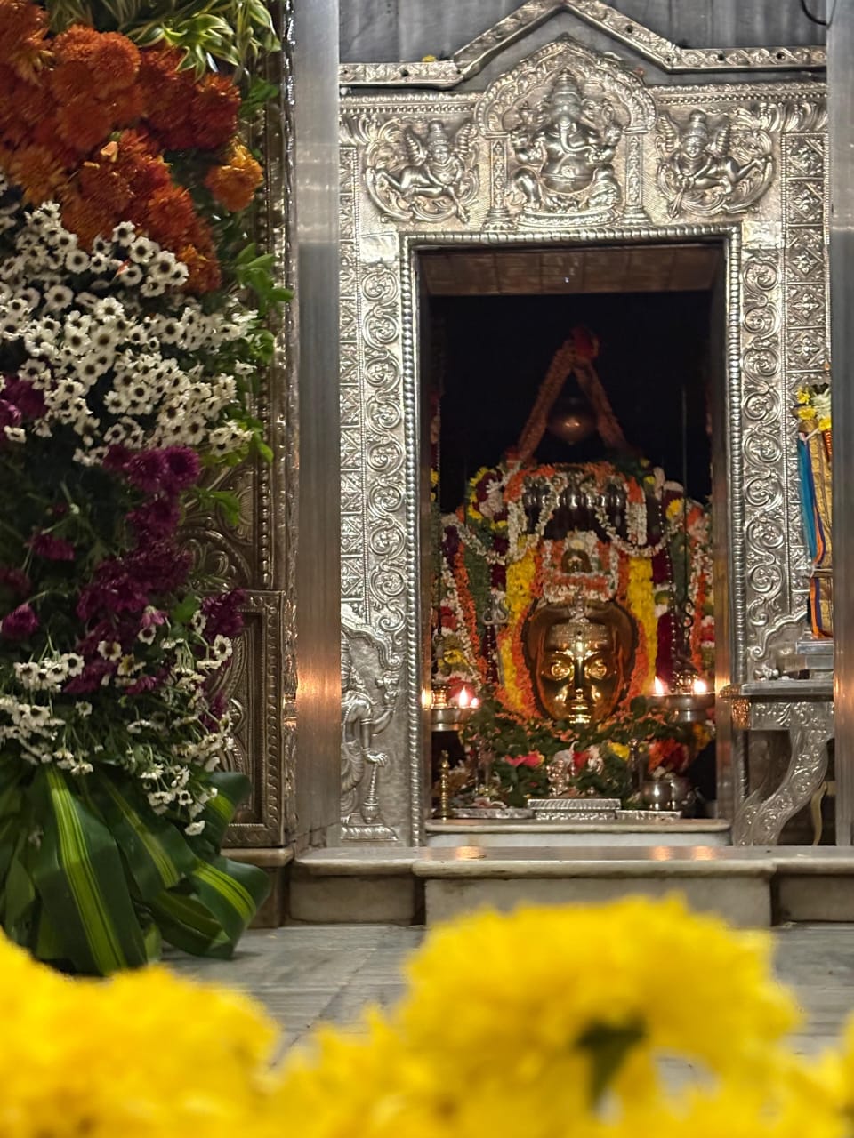 ಮಲೆ ಮಾದಪ್ಪನ ಬೆಟ್ಟದಲ್ಲಿ ದೀಪಾವಳಿ ಜಾತ್ರಾ ಮಹೋತ್ಸವದ ಮಹಾ ರಥೋತ್ಸವ ಲಕ್ಷಾಂತರ ಭಕ್ತರ ಸಮ್ಮುಖದಲ್ಲಿ ಜರುಗಿತು.