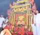 ಹನೂರು :ತಾಲೂಕಿನ ಪ್ರಸಿದ್ಧ ಯಾತ್ರಾಸ್ಥಳವಾದ ಮಲೆ ಮಾದಪ್ಪನ ಬೆಟ್ಟದಲ್ಲಿ ದೀಪಾವಳಿ ಜಾತ್ರಾ ಮಹೋತ್ಸವದ ಕೊನೆಯ ದಿನವಾದ ಬುಧವಾರ ಸಾವಿರಾರು ಭಕ್ತರ ಸಮ್ಮುಖದಲ್ಲಿ ತೆಪ್ಪೋತ್ಸವ ನೆರವೇರಿತು.