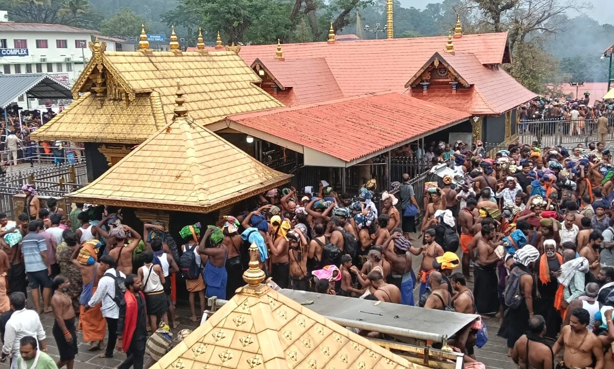 ಶಬರಿಮಲೆಯಲ್ಲಿ ಮಂಡಲಪೂಜೆ…ಹರಿಬಂದ ಭಕ್ತಸಾಗರ…ಅವ್ಯವಸ್ಥೆ…ಭಕ್ತರ ಪರದಾಟ…