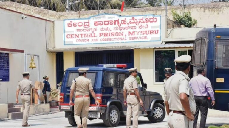 ಕೇಂದ್ರ ಕಾರಾಗೃಹ ಮೇಲೆ ಪೊಲೀಸರ ಧಿಢೀರ್ ದಾಳಿ…ಡಿಸಿಪಿ ಬಿಂದುಮಣಿ ನೇತೃತ್ವದಲ್ಲಿ ಪರಿಶೀಲನೆ…