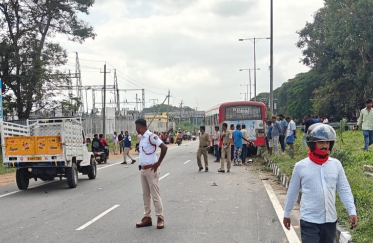 ಬೈಕ್ ಕೆಎಸ್ ಆರ್ ಟಿಸಿ ಬಸ್ ಢಿಕ್ಕಿ…ಓರ್ವ ಸಾವು…ಇಬ್ಬರಿಗೆ ಗಂಭೀರ ಗಾಯ…