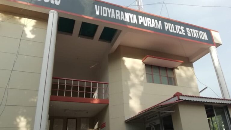 ಠಾಣೆಯಲ್ಲೇ ಮಹಿಳಾ ಪೇದೆ ಮೇಲೆ ಮಹಿಳೆಯಿಂದ ಹಲ್ಲೆ…ದೃಶ್ಯ ಸಿಸಿ ಕ್ಯಾಮರಾದಲ್ಲಿ ಸೆರೆ…ಮಹಿಳೆ ವಿರುದ್ದ FIR…