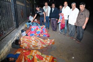 ಮೈಸೂರಿನಲ್ಲಿ ಮೈ ಕೊರೆವ ಚಳಿ…ಹೊದಿಕೆ ವಿತರಿಸಿ ಸಾಮಾಜಿಕ ಕಳಕಳಿ…