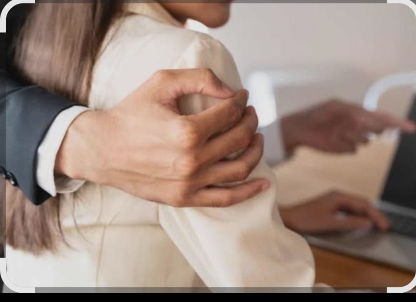 ಸೆಕ್ಸ್ ನಲ್ಲಿ ಹೆಲ್ಪ್ ಮಾಡಿದ್ರೆ ನಿನ್ನ ಚೆನ್ನಾಗಿ ನೋಡಿಕೊಳ್ತೀನಿ…ಕಾರ್ಖಾನೆ ಮಾಲೀಕನಿಂದ ಮಹಿಳಾ ಉದ್ಯೋಗಿಗೆ ಲೈಂಗಿಕ ಕಿರುಕುಳ…ಮಾಲೀಕನ ವಿರುದ್ದ FIR…