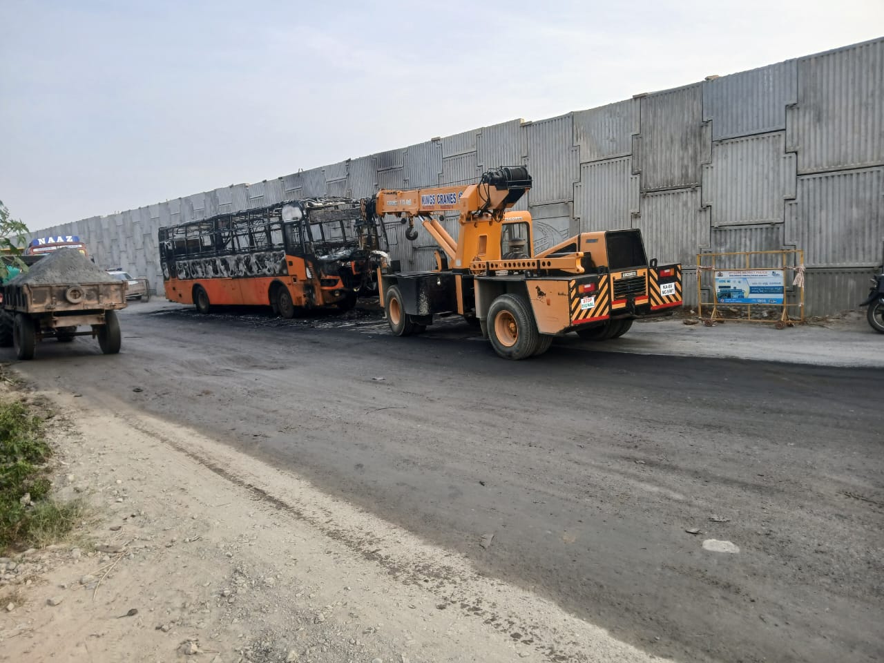 ಸುಟ್ಟು ಕರುಕಲಾದ KSRTC ಬಸ್…ಅದೃಷ್ಟವಶಾತ್ ಪ್ರಯಾಣಿಕರು ಪಾರು…