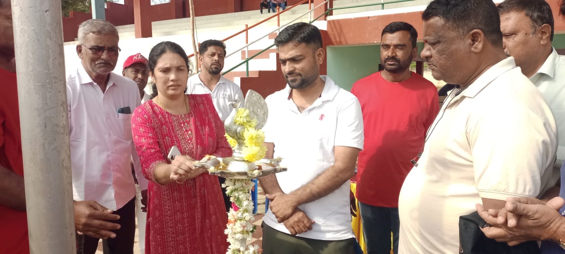 ಸರ್ವೆ ಸೂಪರ್ ವೈಸರ್ ಎಸ್.ಜಿ.ಮಂಜುನಾಥ್ ಸ್ಮರಣಾರ್ಥ ಕ್ರಿಕೆಟ್ ಪಂದ್ಯಾವಳಿ…ವಿಜೇತರಿಗೆ ಬಹುಮಾನ ವಿತರಣೆ…