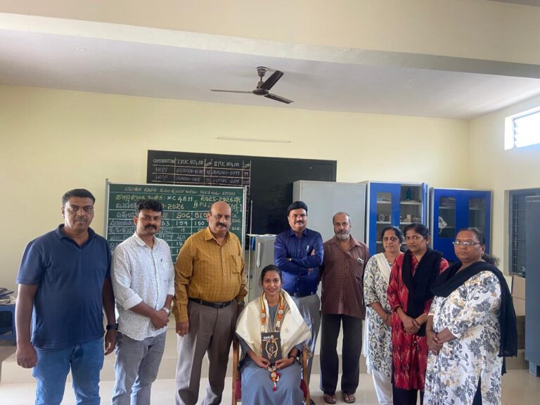 ರಮ್ಯಾ ಆರ್. ಮಹಿಳೆ ನ್ಯಾಯಾಧೀಶರಾಗಿ ಆಯ್ಕೆ ಮಹಿಳಾ ಸಬಲೀಕರಣಕ್ಕೆ ಹೊಸ ಮೈಲುಗಲ್ಲುಮೈಸೂರು ಜಿಲ್ಲೆಯ ನಂಜನಗೂಡು ತಾಲ್ಲೂಕಿನ ಕಿರಗುಂದ ಗ್ರಾಮದ ರಾಜೇಂದ್ರ ಪ್ರಸಾದ್ MD(ಜಾನಪದ ಕಲಾವಿದರು