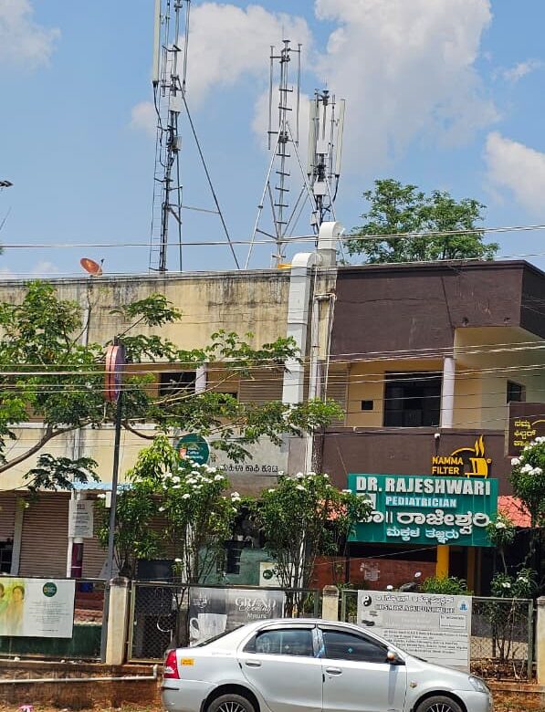 ಮುಡಾ(MDA)ಮತ್ತೊಂದು ಎಡವಟ್ಟು…ಮಾಸಿಕ 265/- ಕ್ಕೆ ಮೊಬೈಲ್ ಟವರ್ ಅಳವಡಿಕೆಗೆ ಅನುಮತಿ…ಮುಡಾ ಕಟ್ಟಡದ ಮೇಲೆ ಸ್ಥಾಪನೆ…ಬಾಡಿಗೆಯನ್ನೂ ವಸೂಲಿ ಮಾಡದ ಮುಡಾ…ಬೆಳಕಿಗೆ ಬಂದ ಭಾರಿ ಗೋಲ್ ಮಾಲ್…