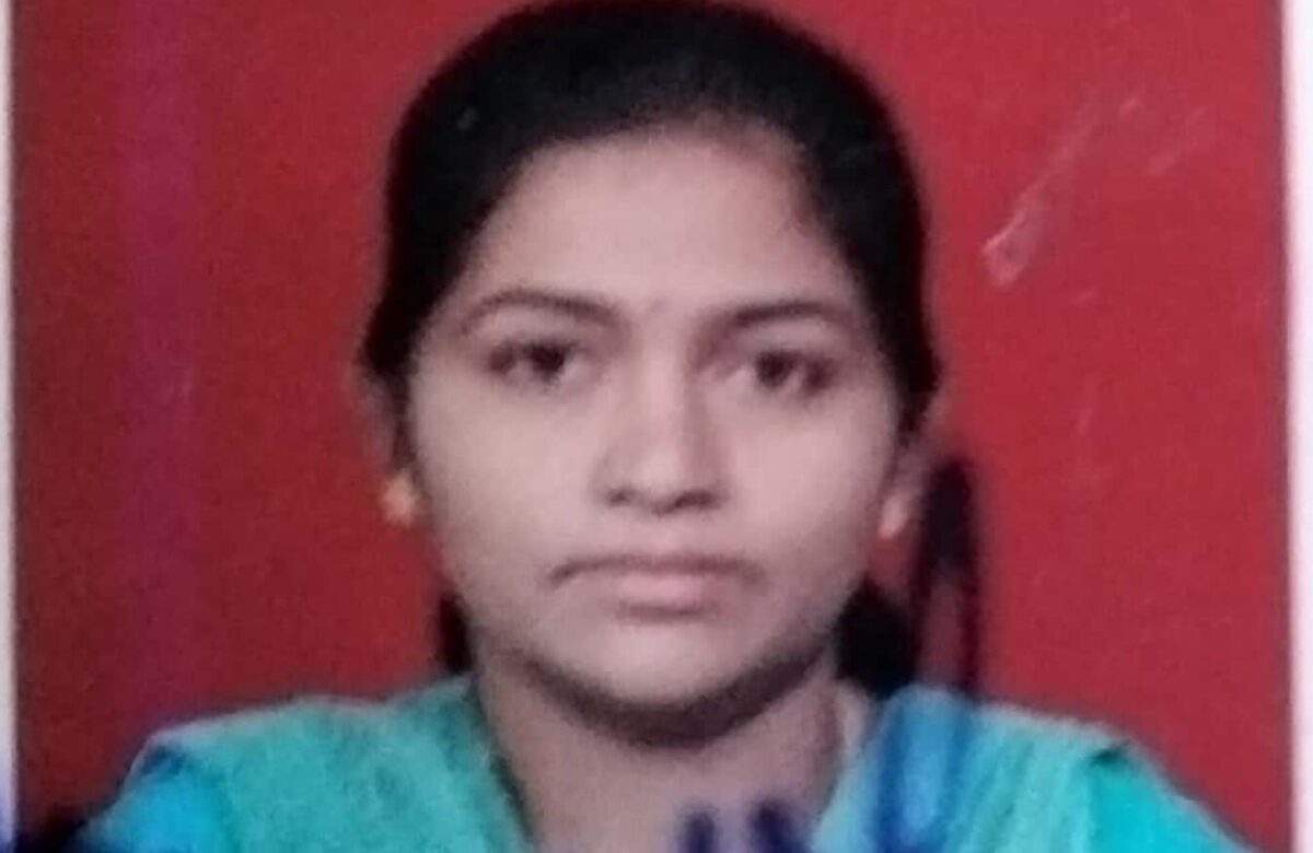 ಲೋಕಾಯುಕ್ತ ಟ್ರಾಪ್…ಗ್ರಾ.ಪಂ.ಪಿಡಿಓ ಲೋಕಾ ಬಲೆಗೆ…25 ಸಾವಿರ ಲಂಚ ಪಡೆದು ಲಾಕ್…ರೆಡ್ ಹ್ಯಾಂಡಾಗಿ ಸಿಕ್ಕಿಬಿದ್ದ ಪಿಡಿಓ…ಅಧಿಕಾರಿಗಳ ಮುಂದೆ ಹರಿತವಾದ ಆಯುಧದಿಂದ ಕೈ ಕೊಯ್ದುಕೊಂಡ ಮಂಜುಳಾ…