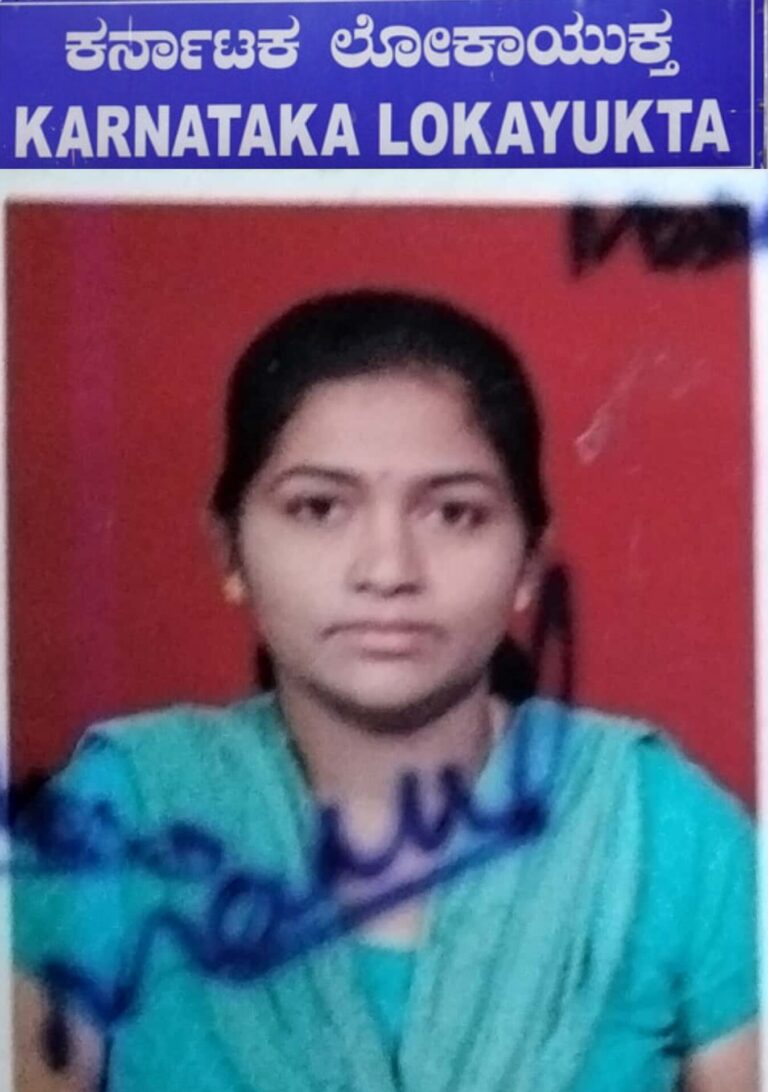 ಲೋಕಾಯುಕ್ತ ಟ್ರಾಪ್…ಗ್ರಾ.ಪಂ.ಪಿಡಿಓ ಲೋಕಾ ಬಲೆಗೆ…25 ಸಾವಿರ ಲಂಚ ಪಡೆದು ಲಾಕ್…ರೆಡ್ ಹ್ಯಾಂಡಾಗಿ ಸಿಕ್ಕಿಬಿದ್ದ ಪಿಡಿಓ…ಅಧಿಕಾರಿಗಳ ಮುಂದೆ ಹರಿತವಾದ ಆಯುಧದಿಂದ ಕೈ ಕೊಯ್ದುಕೊಂಡ ಮಂಜುಳಾ…