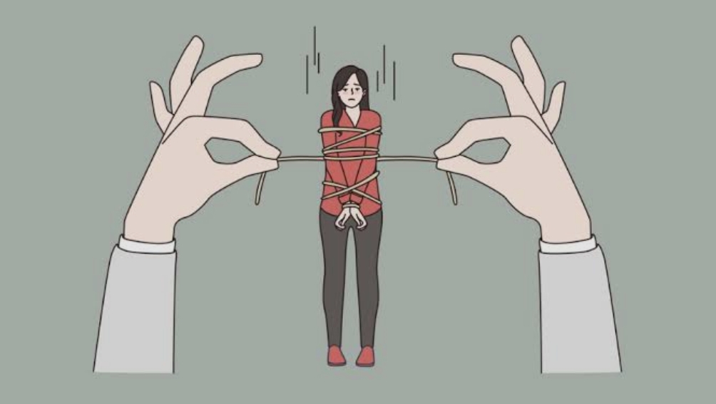 ಕಾನೂನು ವಿಧ್ಯಾರ್ಥಿನಿಗೆ ಲಾ ಸ್ಟೂಡೆಂಟ್ ಟಾರ್ಚರ್ ಆರೋಪ…ಯಡಿಯೂರಪ್ಪ,ಸಿದ್ದರಾಮಯ್ಯ ಹೆಸರು ಬಳಕೆ…ಫೋಟೋ ಎಡಿಟ್ ಮಾಡಿ ಬ್ಲಾಕ್ ಮೇಲ್…ಹಣ ಚಿನ್ನಾಭರಣ ವಸೂಲಿ…ಮಾನಸಿಕ ಹಿಂಸೆ…ಖಾಲಿ ಚೆಕ್ ದುರುಪಯೋಗ ಆರೋಪ…ಜಾತಿ ವಿಷಯದಲ್ಲೂ ಕಿರುಕುಳ…ರಕ್ಷಣೆ ಕೋರಿ ಪೊಲೀಸರ ಮೊರೆಹೋದ ವಿಧ್ಯಾರ್ಥಿನಿ…